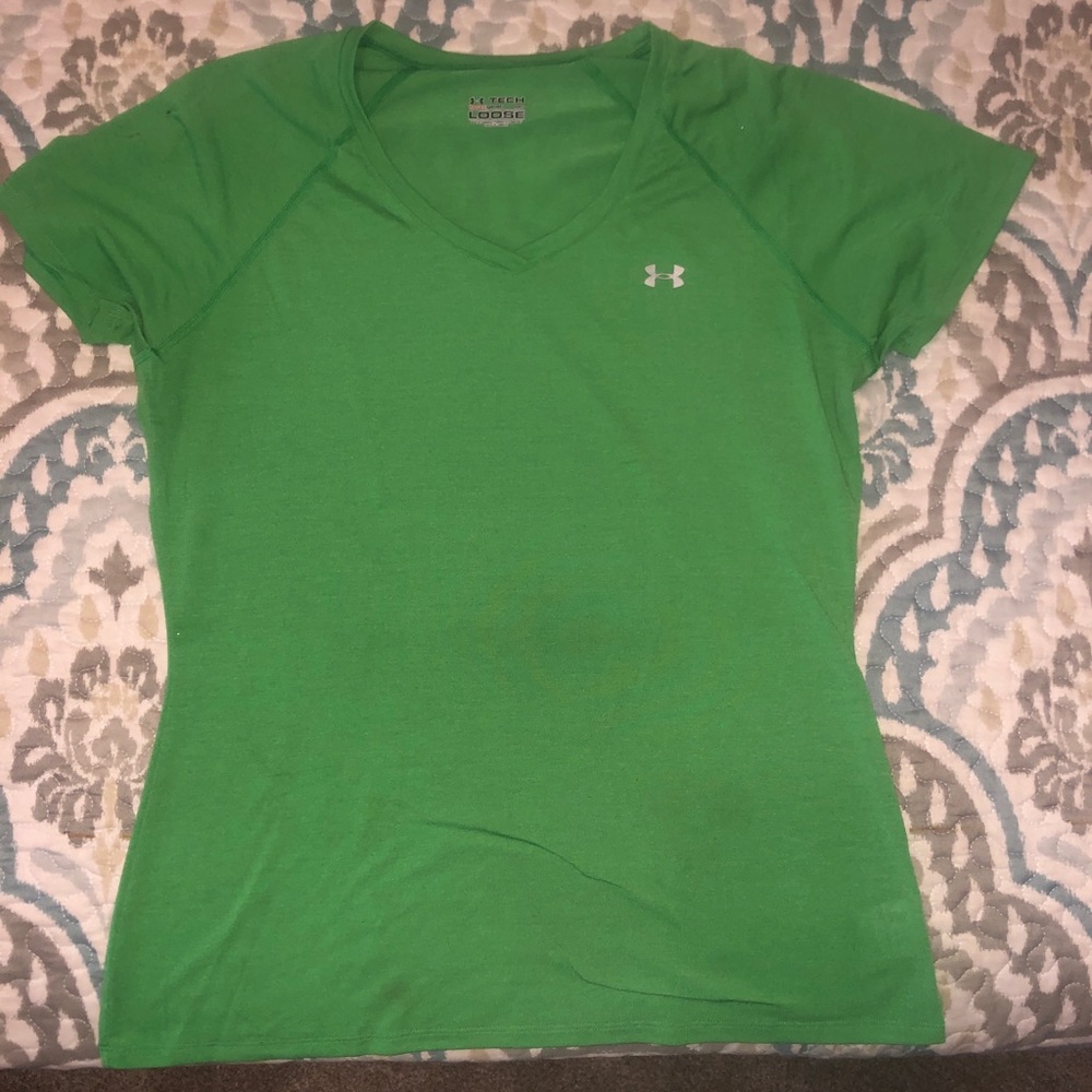 Under Amor Loose Fit Workout shirt